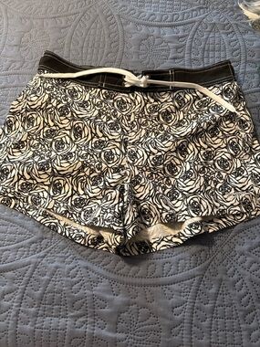 Rocorose Floral Athletic Swim Shorts Womens Medium Black White Drawstring Lined